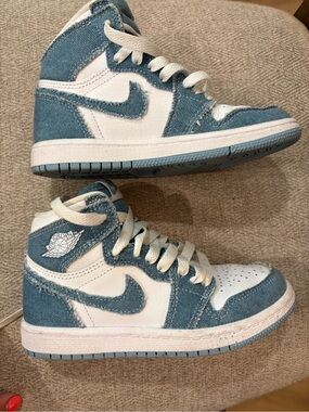 Jordan Kids Sneakers in White and Denim Blue